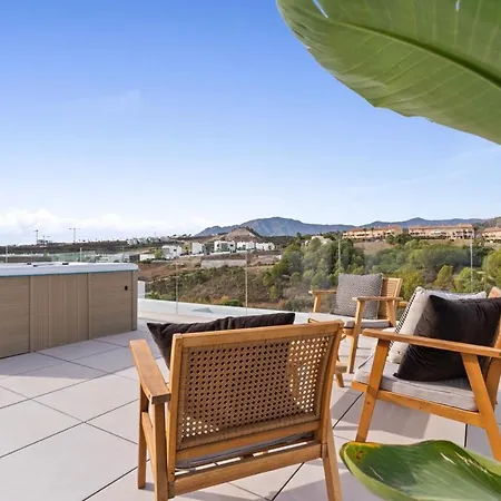 Apartment 6 Bdrm Golfside Luxury W Pool & Jacuzzi *