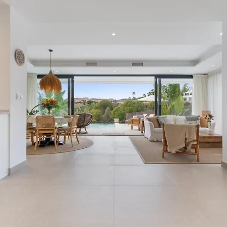 6 Bdrm Golfside Luxury W Pool & Jacuzzi Estepona