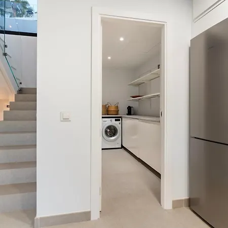 Apartment 6 Bdrm Golfside Luxury W Pool & Jacuzzi *